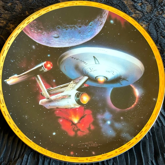 VTG Hamilton Collection Star Trek U.S.S. Enterprise NCC-1701 plate. - Picture 1 of 7